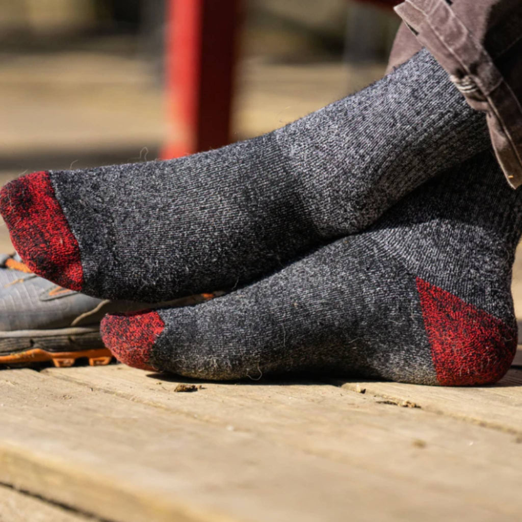 Darn Tough Vermont Men's Mountaineering Over-the-Calf Heavyweight Hiking Sock - Lenny's Shoe & Apparel